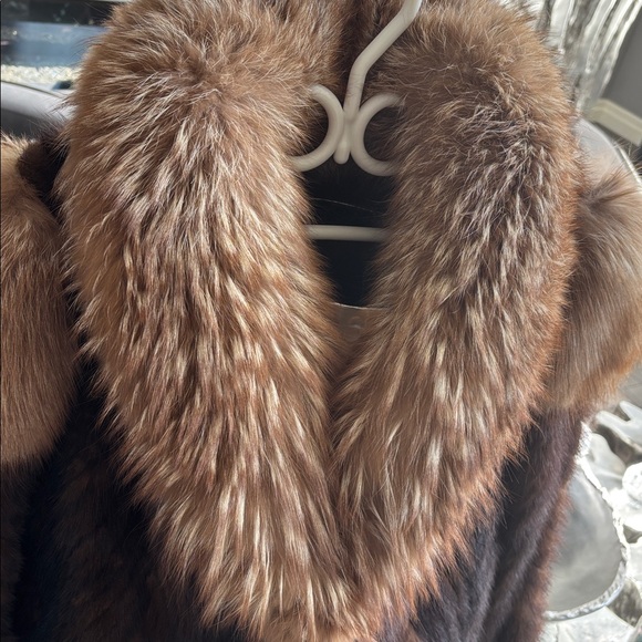 Oh my gosh look at this size small /medium
Mink fox mix genuine fur 1980s - Picture 9 of 17